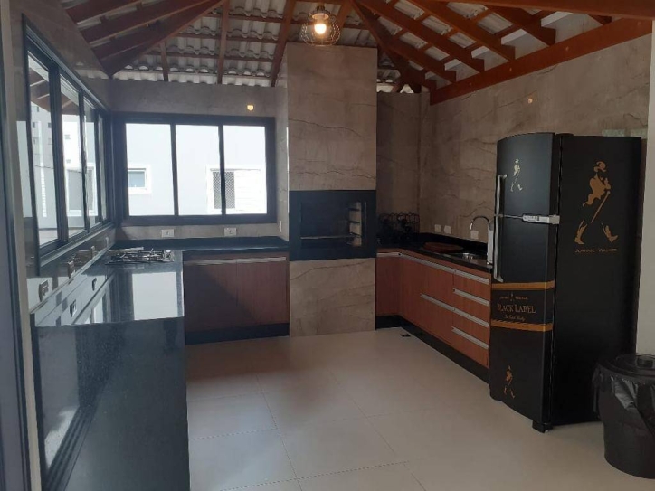 Sobrado à venda com 3 quartos, 230m² - Foto 1