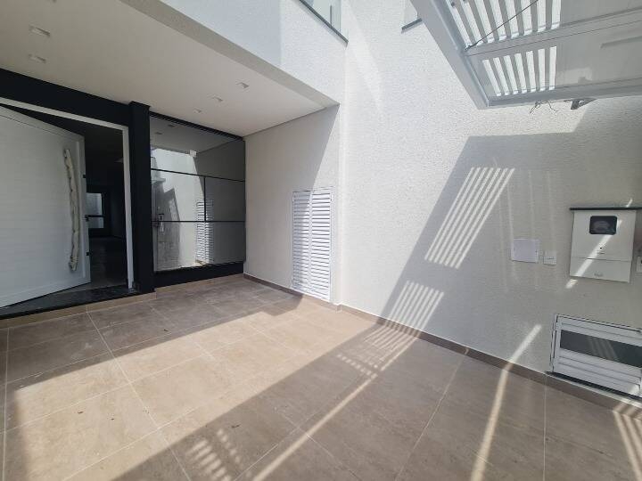 Sobrado à venda com 3 quartos, 300m² - Foto 1