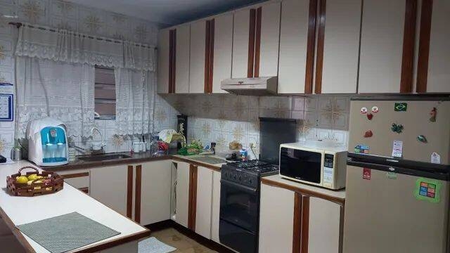 Casa à venda com 3 quartos, 310m² - Foto 2