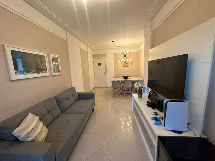 Apartamento à venda com 2 quartos, 70m² - Foto 2