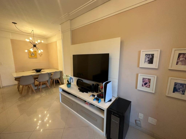 Apartamento à venda com 2 quartos, 70m² - Foto 3