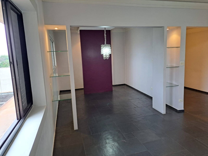 Apartamento à venda com 3 quartos, 131m² - Foto 2