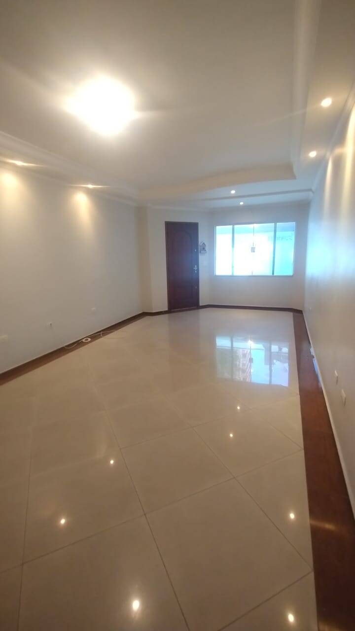 Casa para alugar com 3 quartos, 130m² - Foto 2