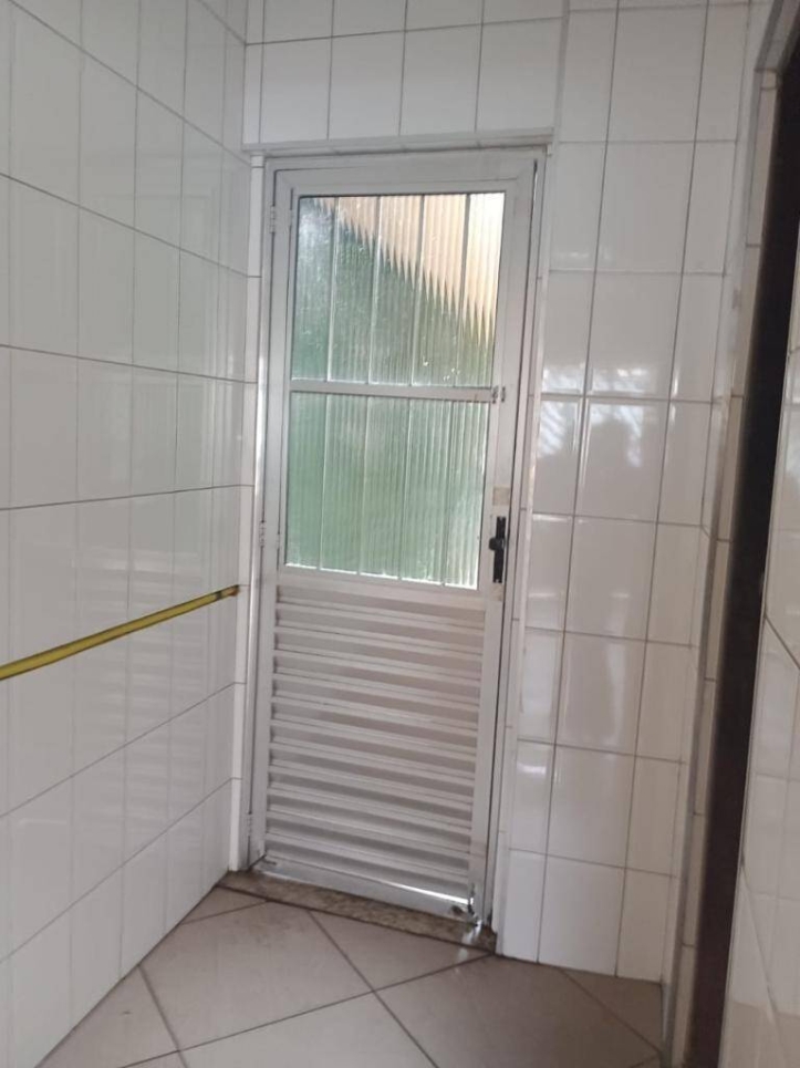 Casa à venda com 2 quartos, 180m² - Foto 4