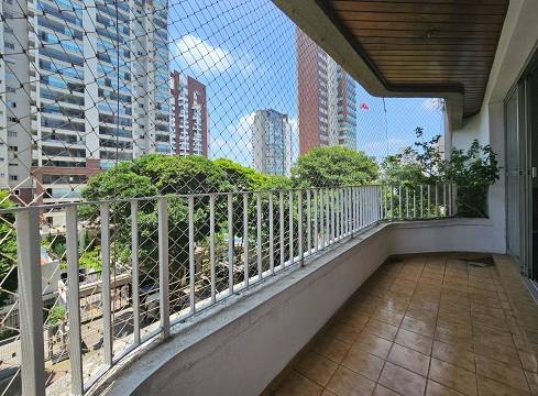 Apartamento para alugar com 4 quartos, 208m² - Foto 1