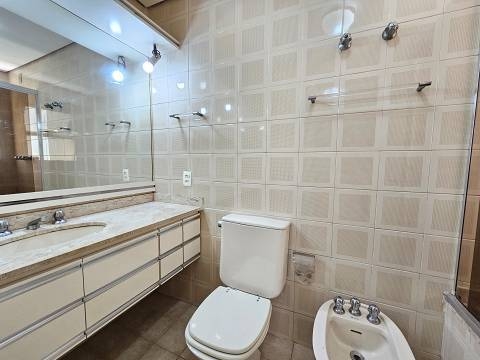 Apartamento para alugar com 4 quartos, 208m² - Foto 17