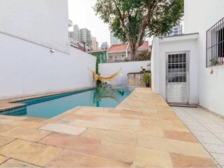 Sobrado à venda com 3 quartos, 256m² - Foto 1