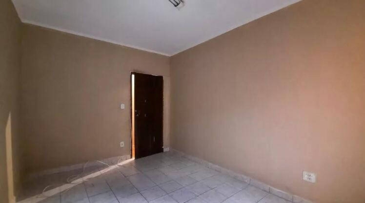 Casa à venda com 4 quartos, 200m² - Foto 11