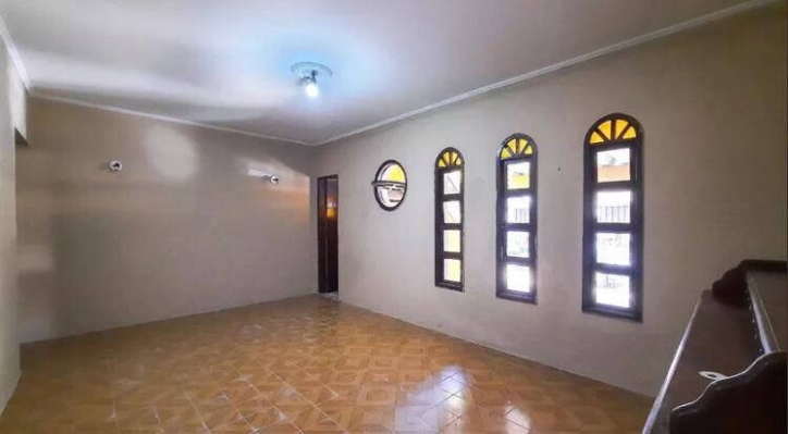 Casa à venda com 4 quartos, 200m² - Foto 5