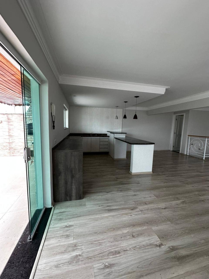 Cobertura à venda com 3 quartos, 200m² - Foto 4