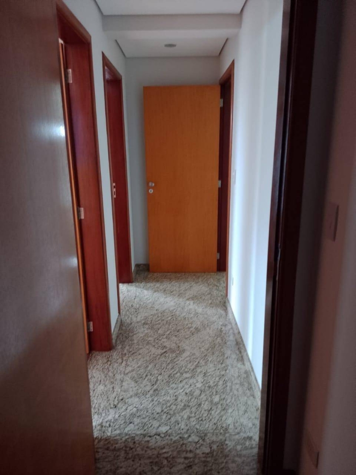 Apartamento à venda com 3 quartos, 137m² - Foto 8