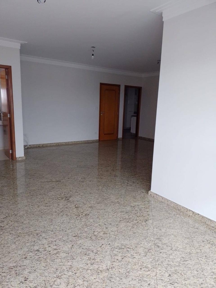 Apartamento à venda com 3 quartos, 137m² - Foto 3