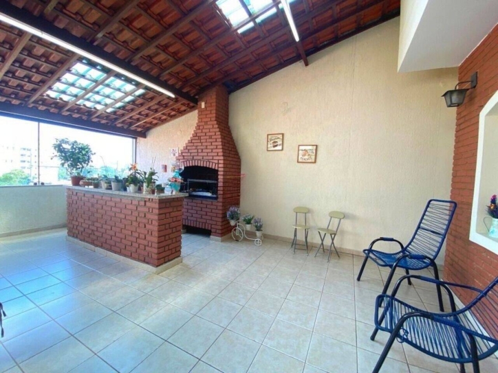 Sobrado à venda com 4 quartos, 298m² - Foto 2