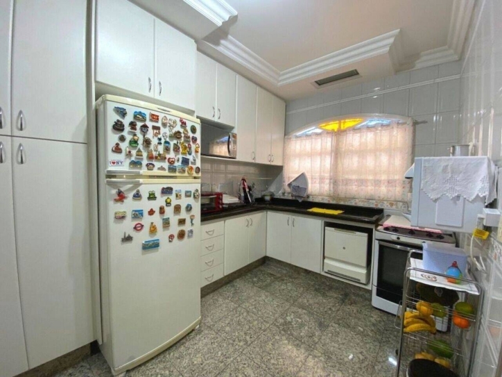 Sobrado à venda com 4 quartos, 298m² - Foto 24