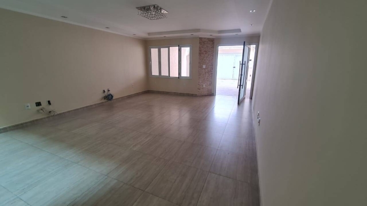 Sobrado à venda com 4 quartos, 250m² - Foto 1