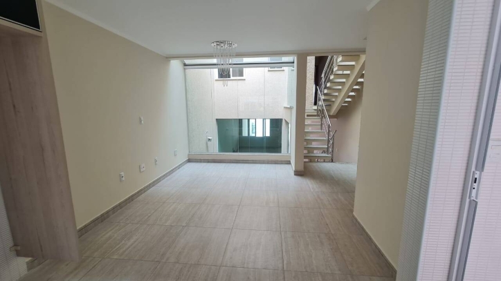 Sobrado à venda com 4 quartos, 250m² - Foto 3