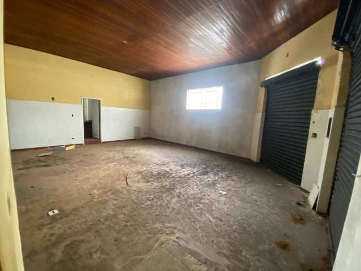 Casa à venda com 3 quartos, 247m² - Foto 1