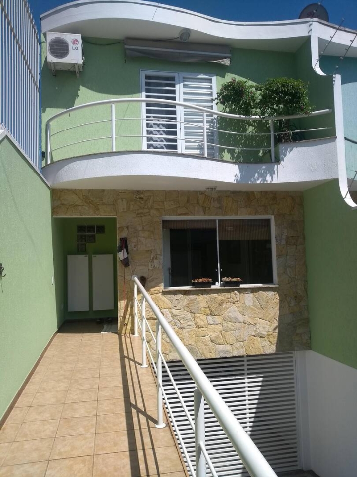 Sobrado à venda com 3 quartos, 300m² - Foto 1