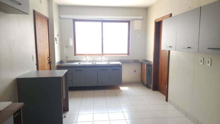 Apartamento à venda com 3 quartos, 173m² - Foto 5