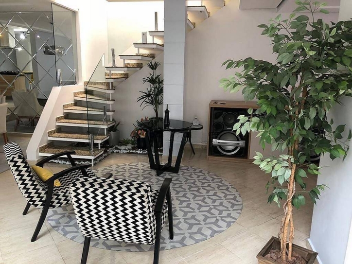 Sobrado à venda com 4 quartos, 236m² - Foto 1