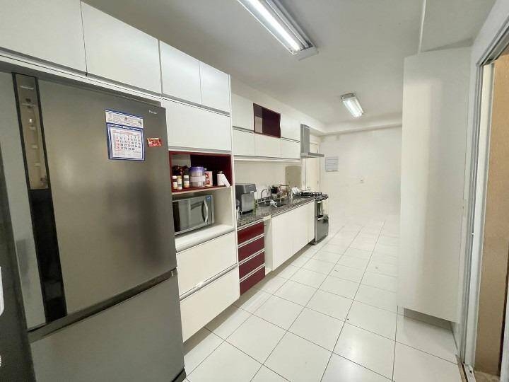 Apartamento à venda com 3 quartos, 177m² - Foto 9