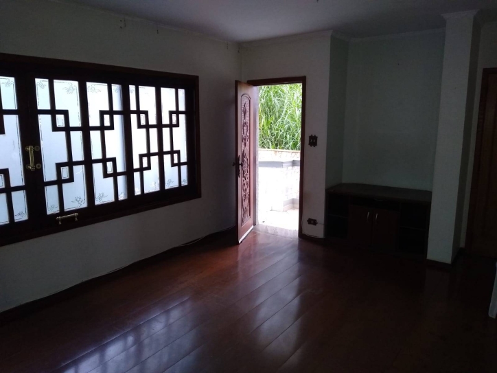 Casa à venda com 3 quartos, 245m² - Foto 1