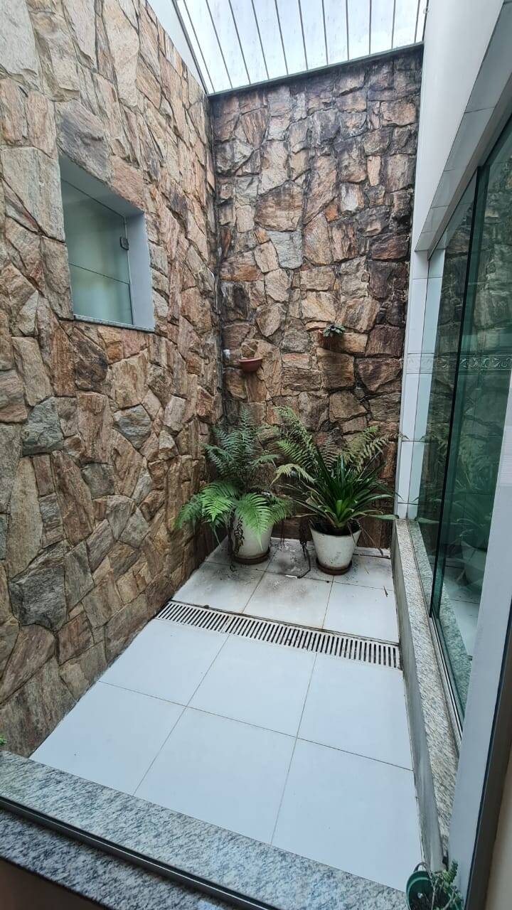 Casa à venda com 3 quartos, 337m² - Foto 10