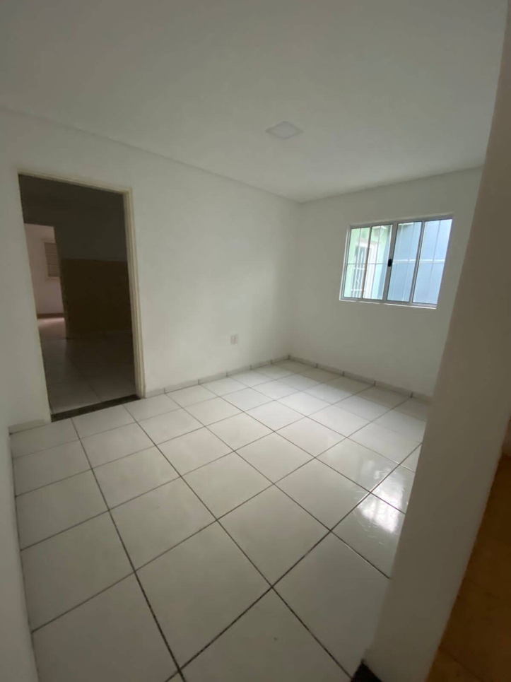 Casa para alugar com 8 quartos, 300m² - Foto 2