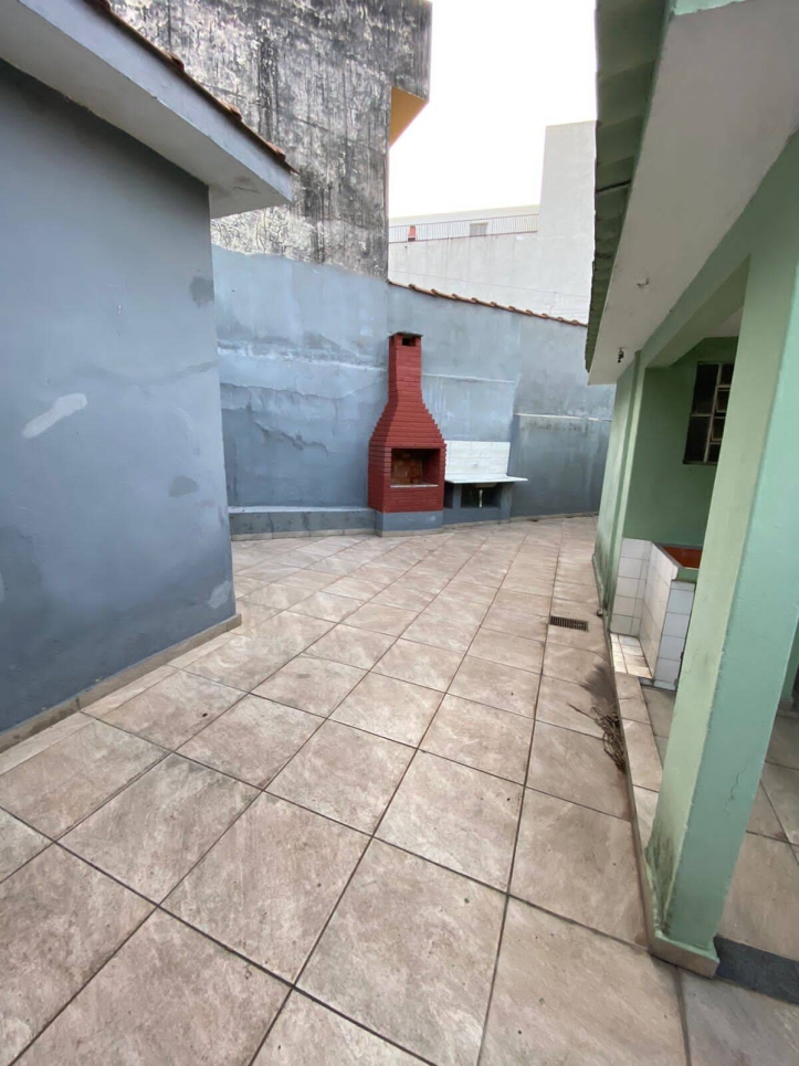 Casa para alugar com 8 quartos, 300m² - Foto 12