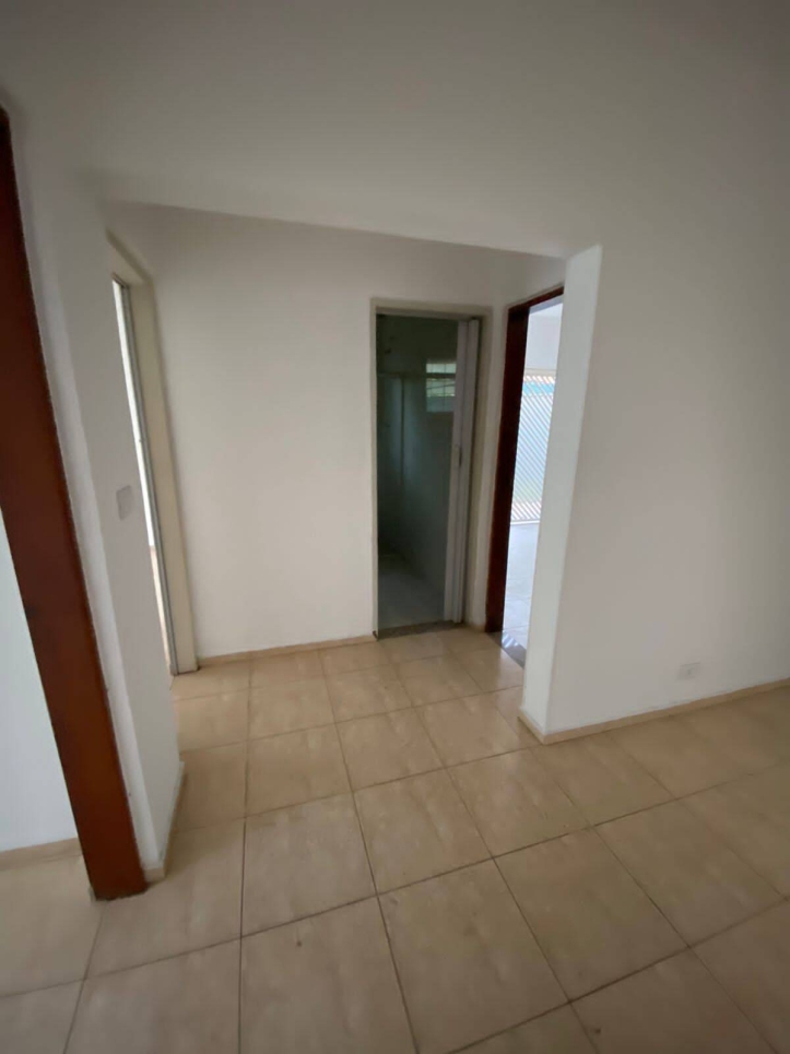 Casa para alugar com 8 quartos, 300m² - Foto 7