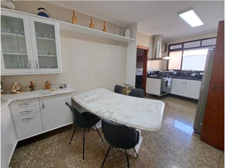 Apartamento à venda com 4 quartos, 230m² - Foto 13