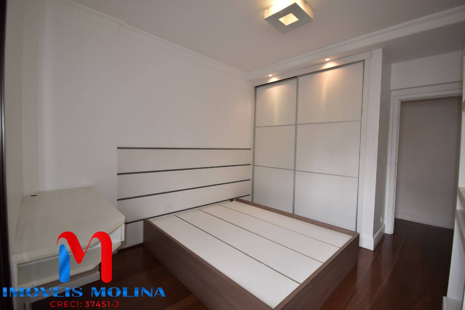 Apartamento à venda com 3 quartos, 131m² - Foto 11