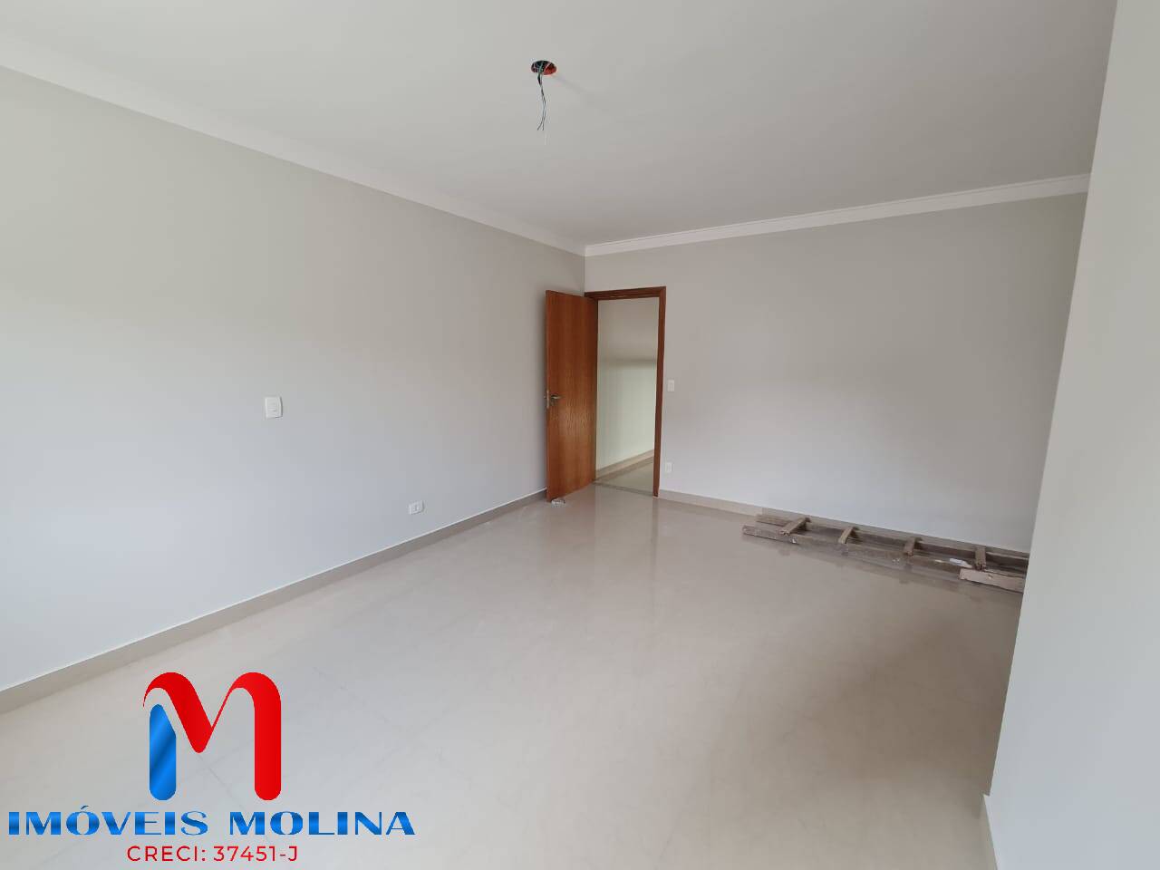 Casa à venda com 3 quartos, 250m² - Foto 3