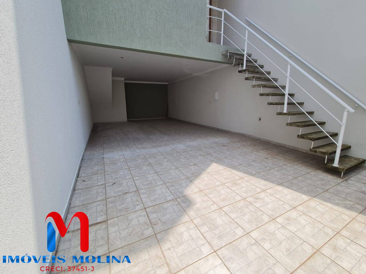 Casa à venda com 3 quartos, 250m² - Foto 2