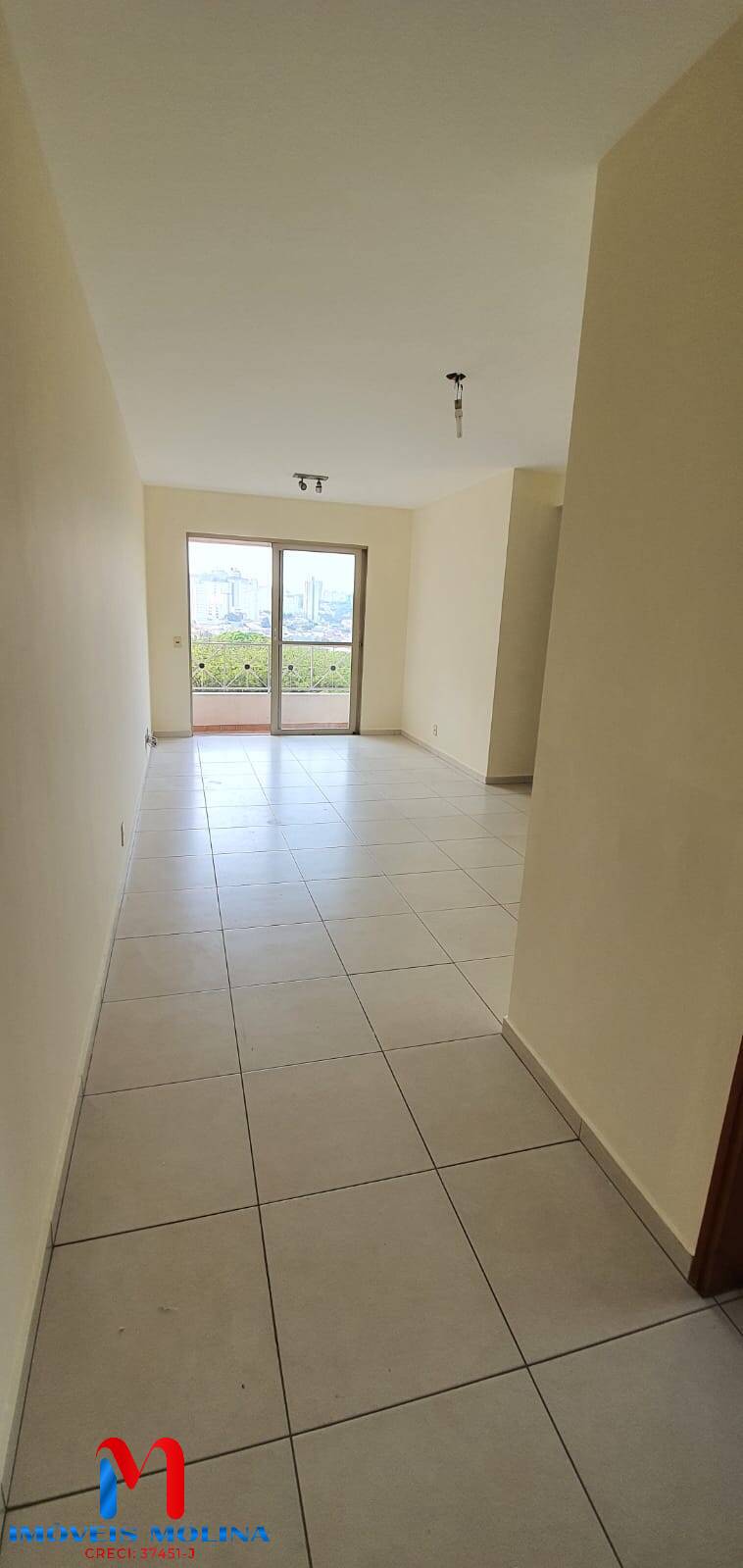 Apartamento para alugar com 3 quartos, 74m² - Foto 2