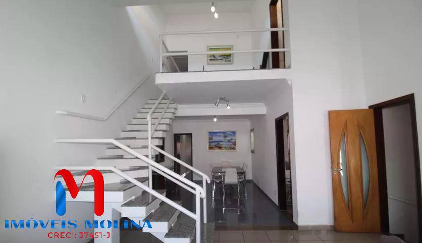 Sobrado à venda com 5 quartos, 350m² - Foto 1