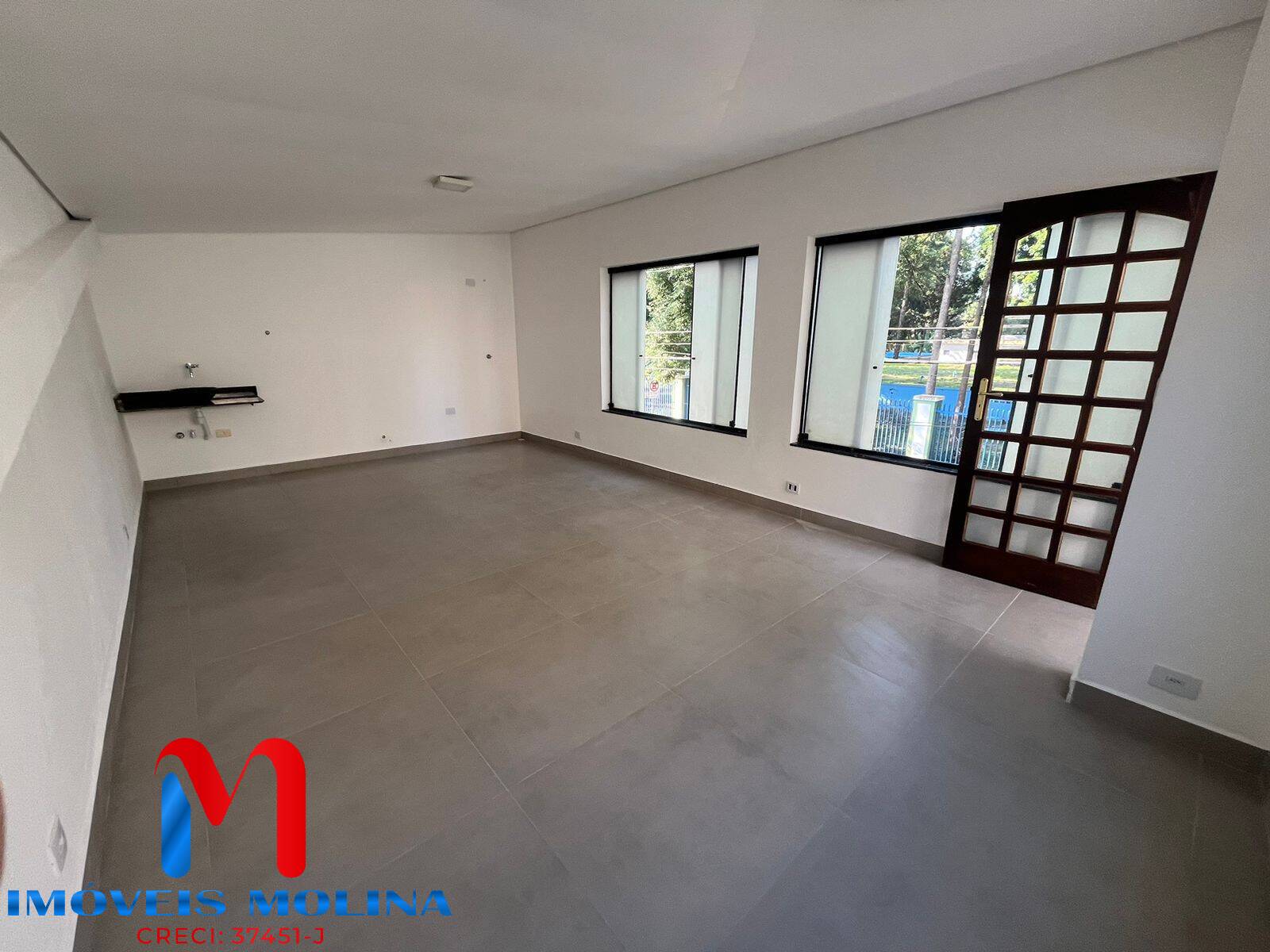 Casa à venda com 2 quartos, 240m² - Foto 2