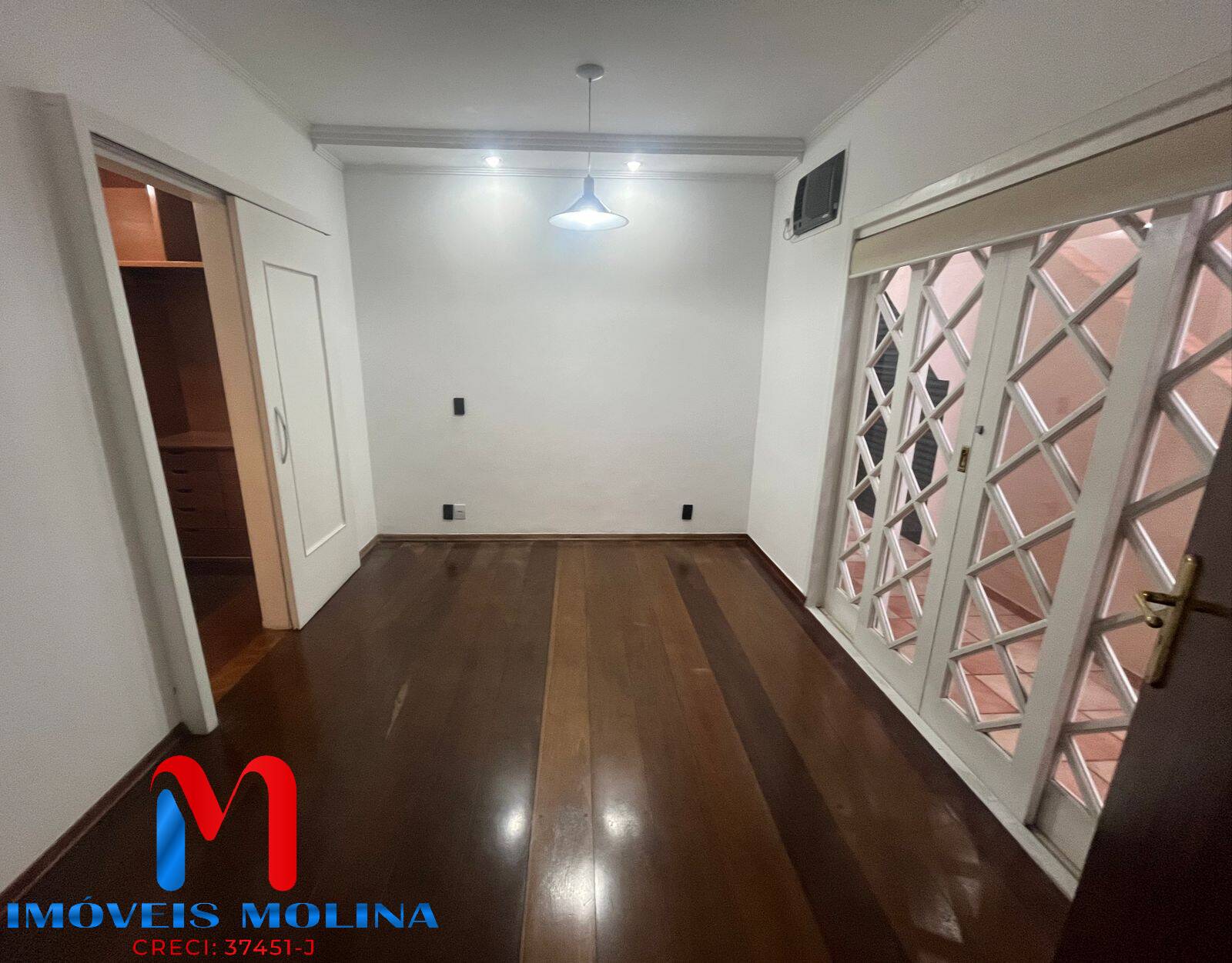 Casa à venda com 2 quartos, 240m² - Foto 4