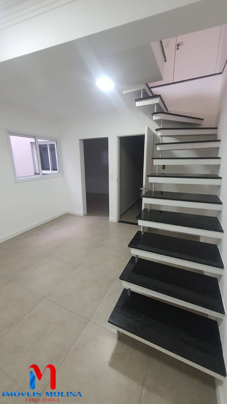 Apartamento à venda com 3 quartos, 150m² - Foto 2