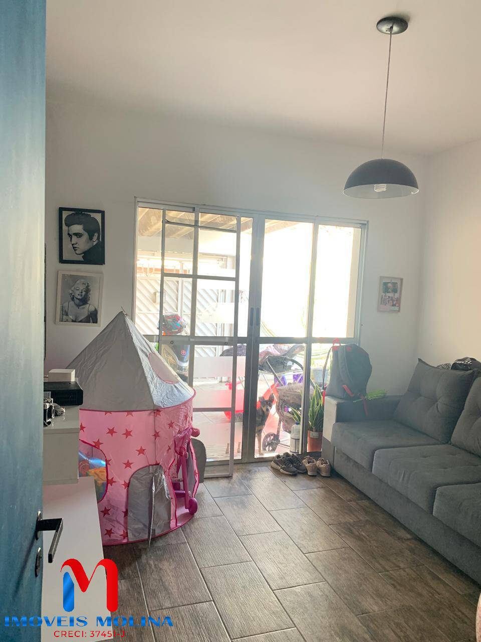 Casa à venda com 2 quartos, 72m² - Foto 1