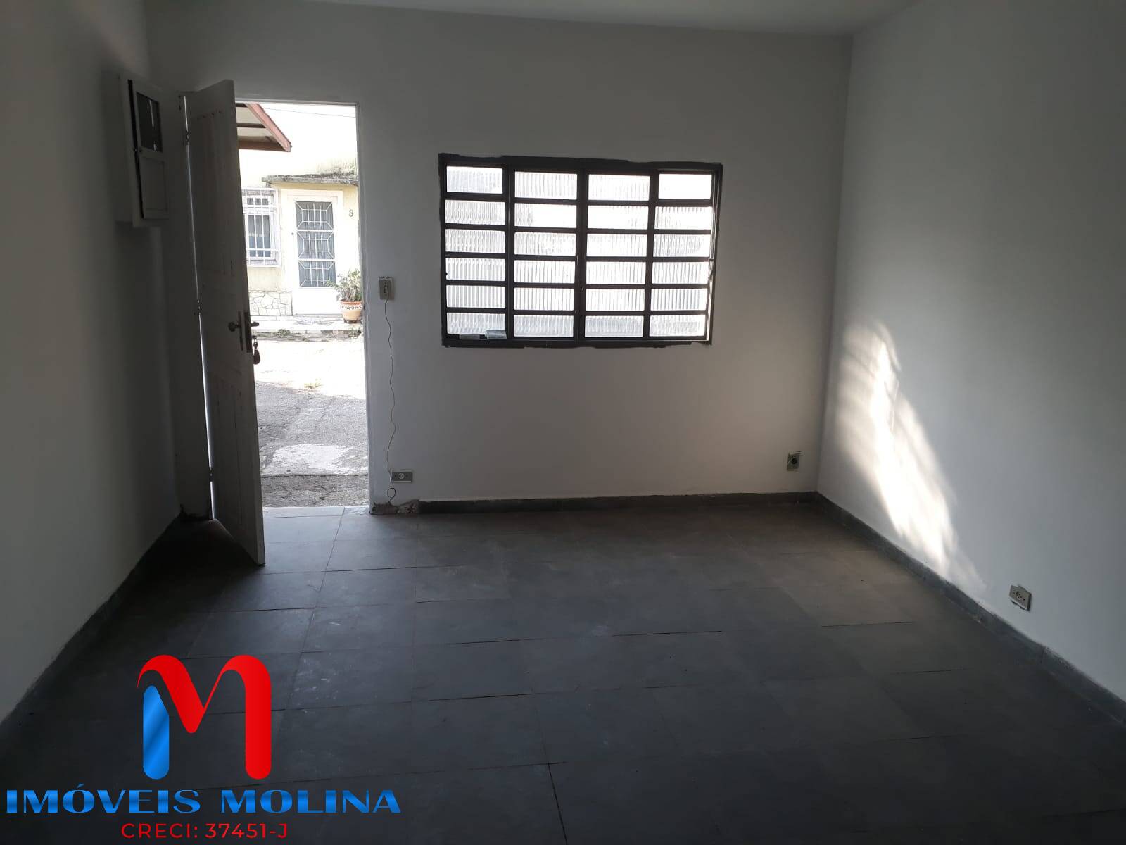 Casa à venda com 2 quartos, 105m² - Foto 2