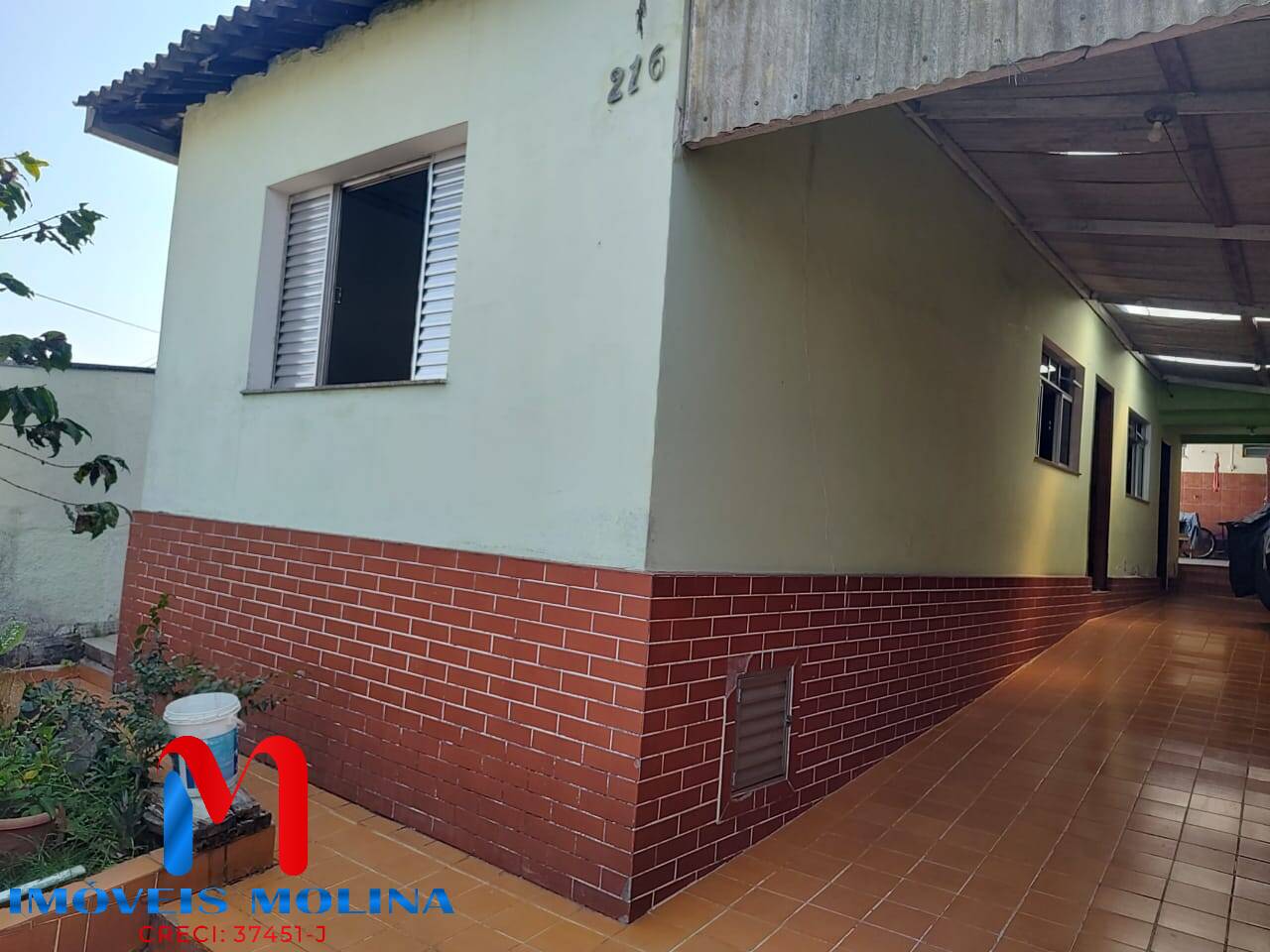 Casa à venda com 3 quartos, 131m² - Foto 1