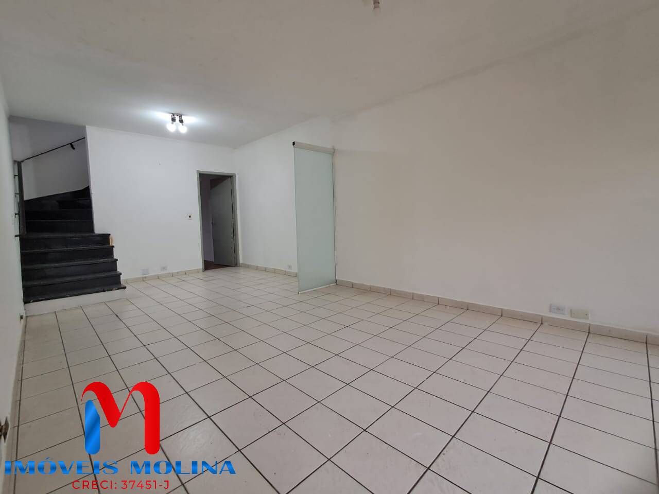 Sobrado à venda e aluguel com 3 quartos, 150m² - Foto 1