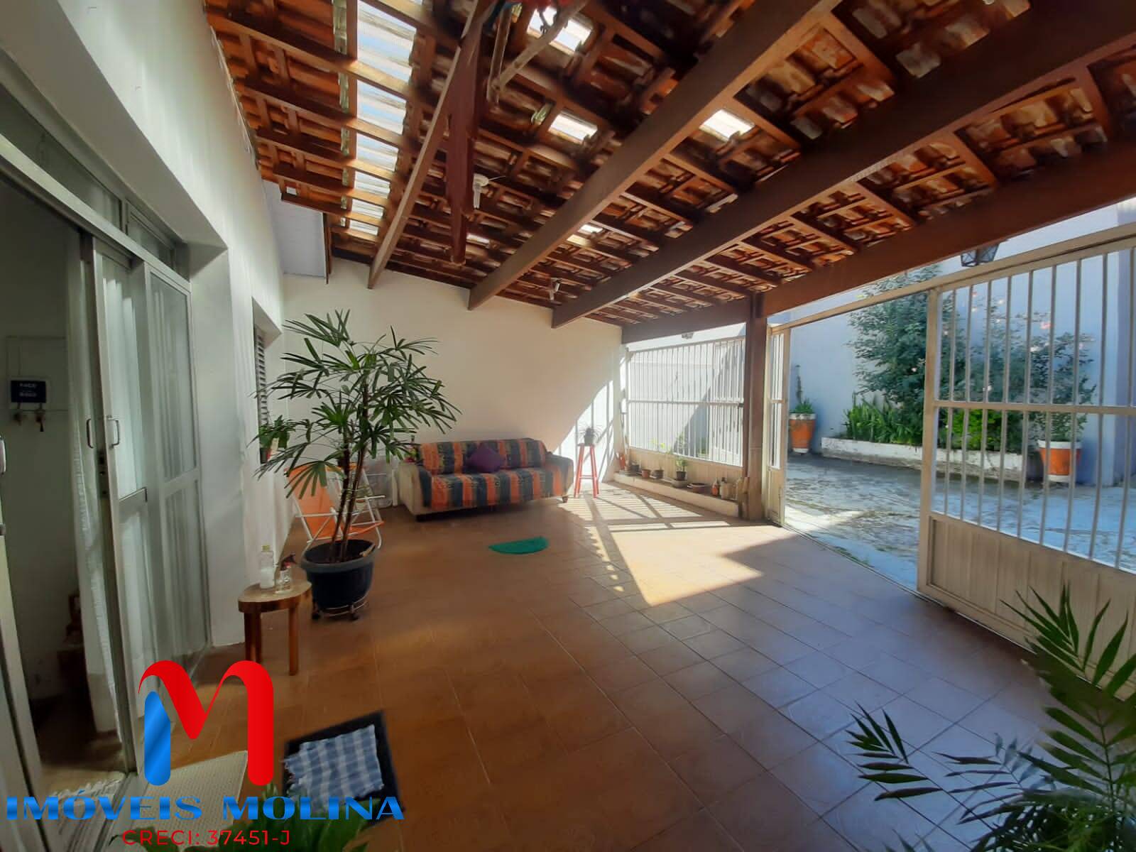 Casa à venda com 2 quartos, 110m² - Foto 1