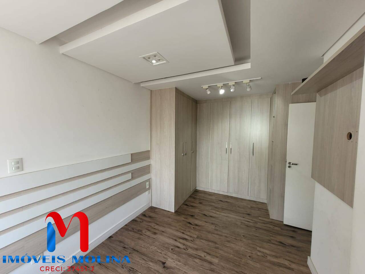 Apartamento à venda com 2 quartos, 70m² - Foto 7